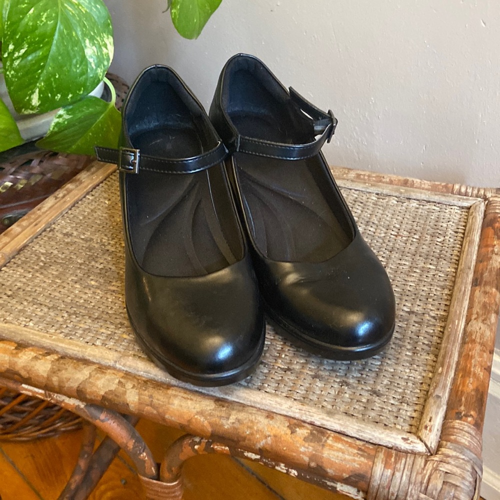 Black Mary Jane’s, size 9
